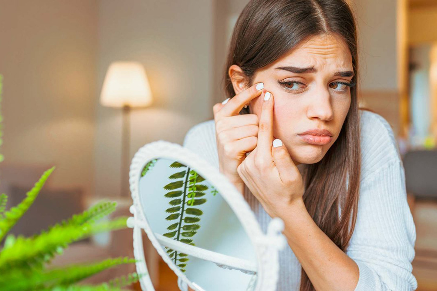 Жена с ПМС, главоболие и акне – Catafertyl